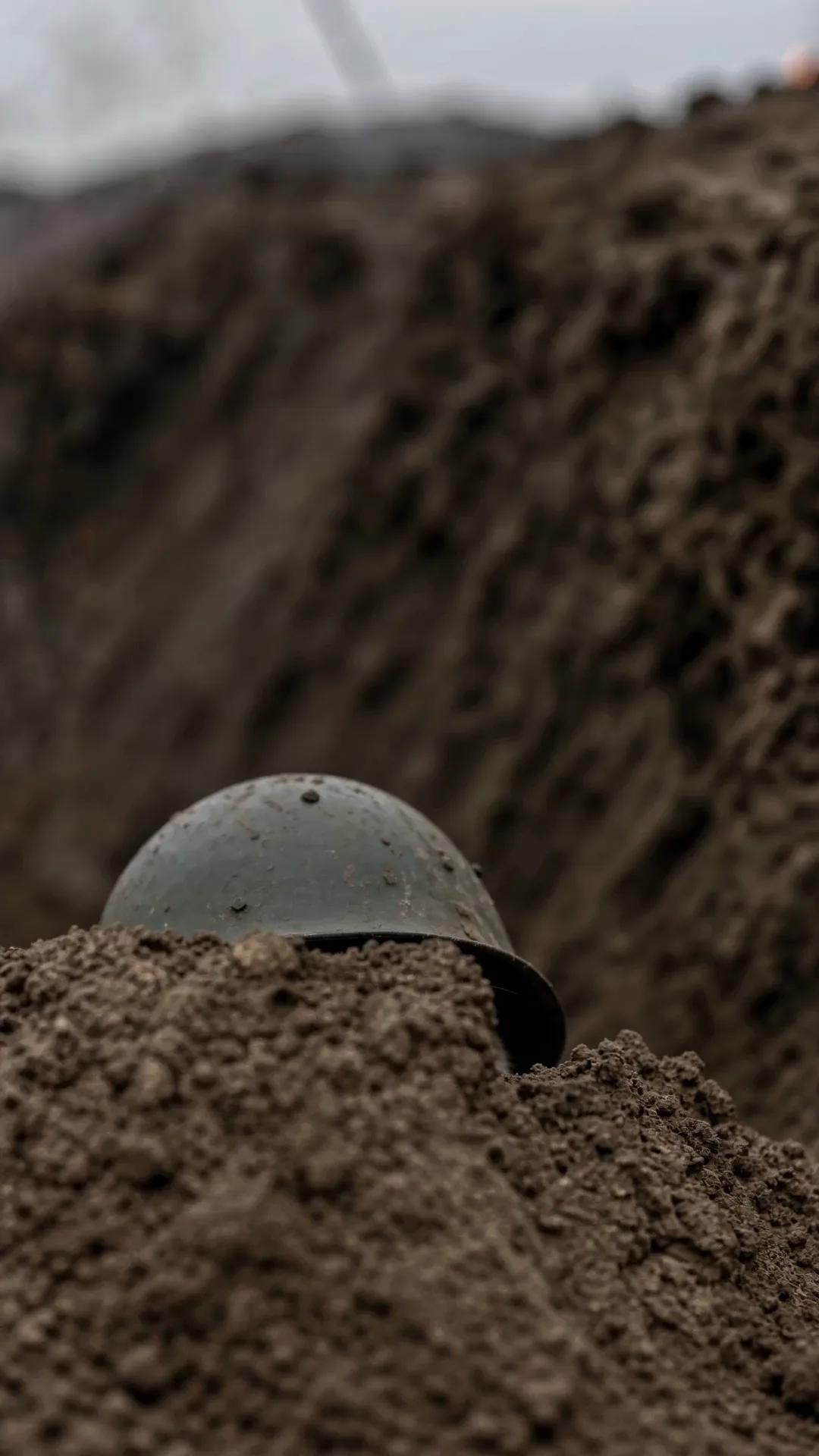 Tactical Cat: Helmet Decoy Loop - Video prompt preview
