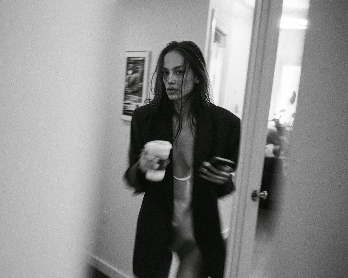 Candid Morning Street-Style Portrait - Image prompt preview