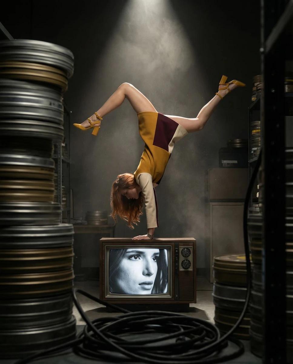 vibe_title_en": "The Inverted Gaze of the Reluctant Broadcast",